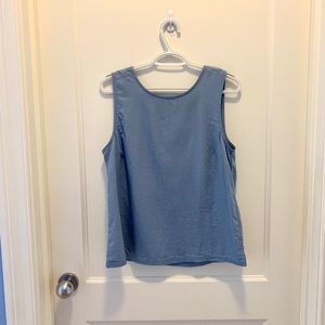 🐝 3/$20!! Chambray blouse NWOT